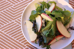 Baby lettuce salad with apples at Nido